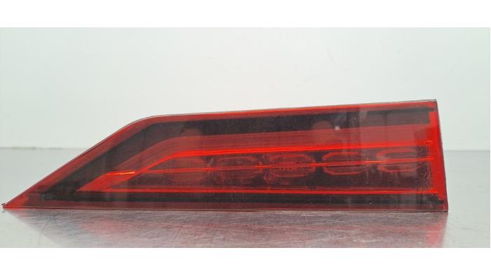 Feu arrière gauche Volvo V60