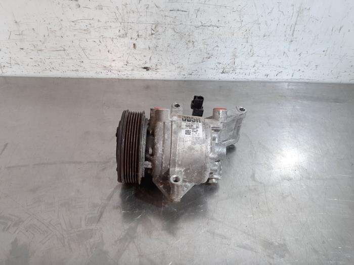 Pompe clim Mazda 2.