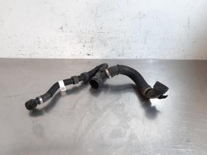 Gebruikte Koelwaterslang Landrover Discovery Sport (LC) 2.0 eD4 150 16V Prijs € 36,30 Inclusief btw aangeboden door Autohandel Didier