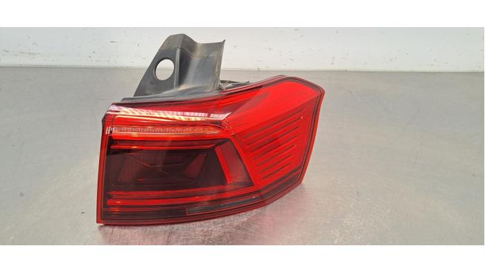 Feu arrière droit Volkswagen Passat