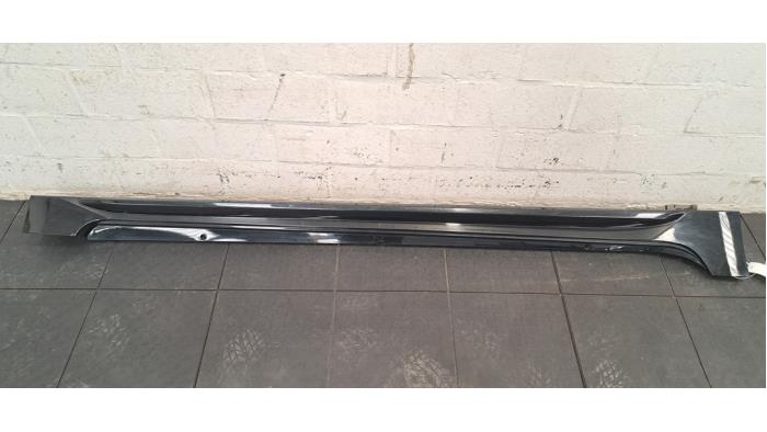 Marche-pied (list de couverture) droite Toyota Corolla