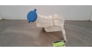 Gebruikte Ruitensproeiertank voor Mercedes Sprinter 3,5t (907.6/910.6) 317 CDI 2.0 D RWD Prijs € 36,30 Inclusief btw aangeboden door Autohandel Didier