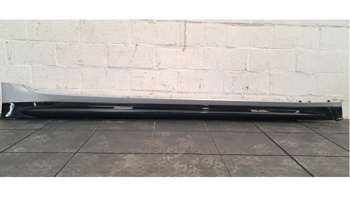Marche-pied (list de couverture) droite BMW M3