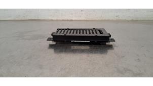 Gebruikte Draadloze oplader Landrover Defender II Prijs € 96,80 Inclusief btw aangeboden door Autohandel Didier