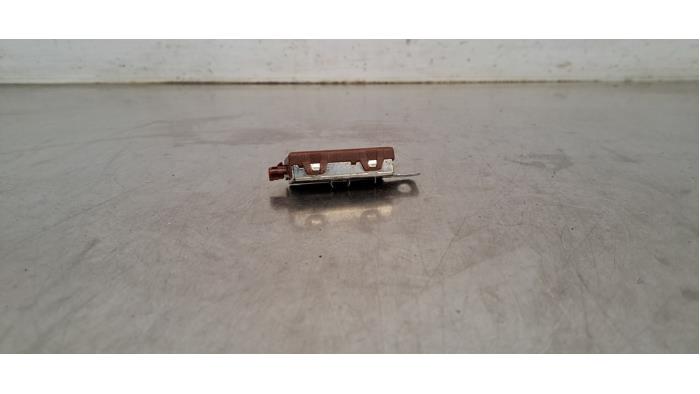 Antenne amplificateur Landrover Defender