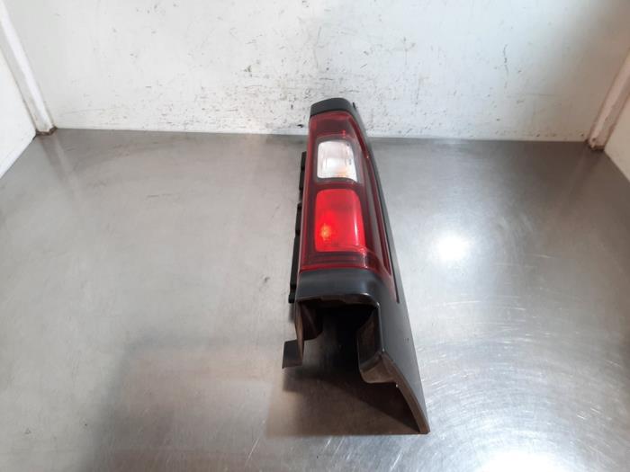 Feu arrière droit Renault Trafic