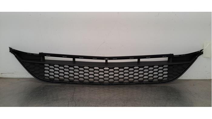 Pare-chocs grille Mercedes CLA
