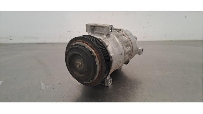 Pompe clim Mercedes CLA