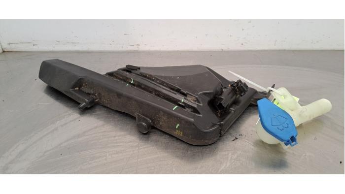 Réservoir lave-glace avant Peugeot 308