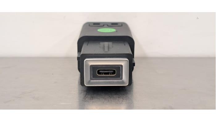 Prise USB Peugeot 2008