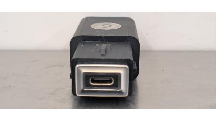 Prise USB Peugeot 2008