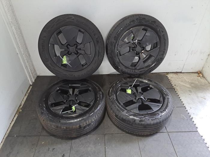 Kit jantes + pneumatiques Peugeot 2008