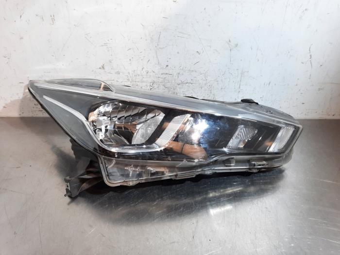 Phare droit Nissan Micra
