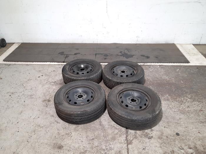 Kit jantes + pneumatiques Renault Trafic