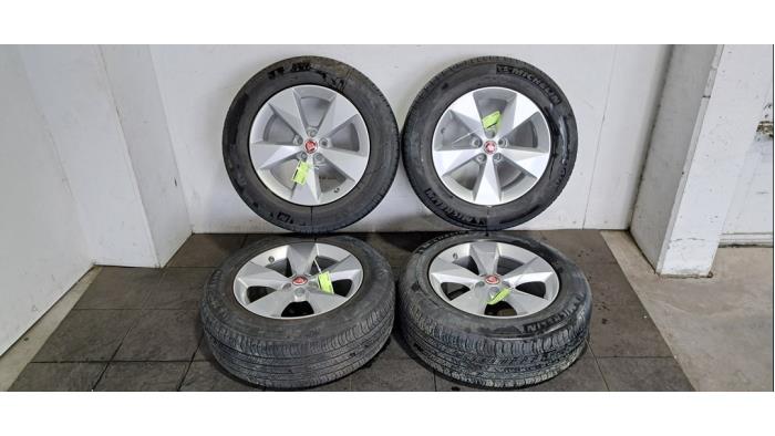 Kit jantes + pneumatiques Jaguar E-Pace