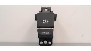 Gebruikte Handrem schakelaar BMW 6 serie Gran Turismo (G32) 620d 2.0 TwinPower Turbo 16V Prijs € 36,30 Inclusief btw aangeboden door Autohandel Didier