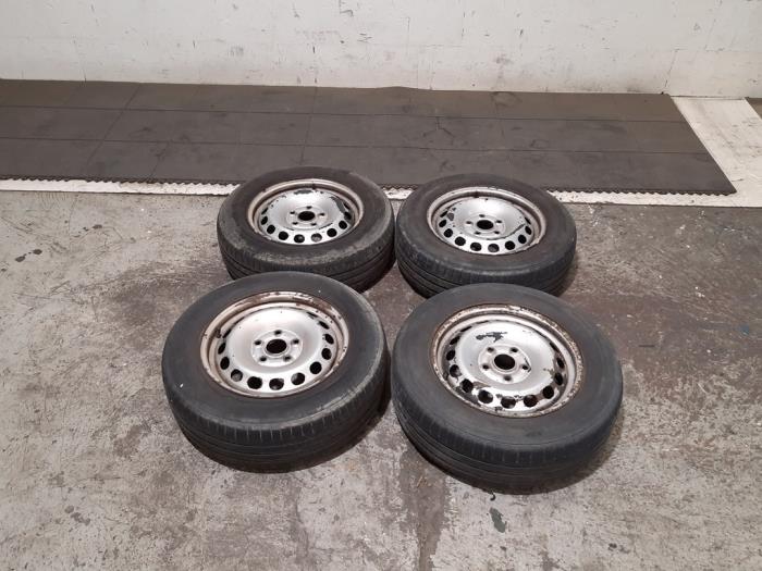 Kit jantes + pneumatiques Volkswagen Caddy