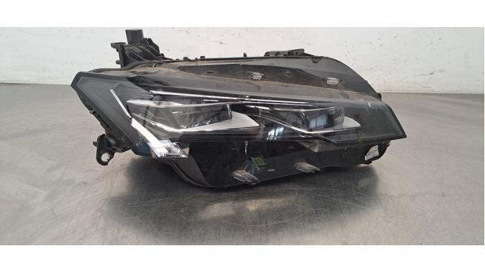 Phare droit Peugeot 408