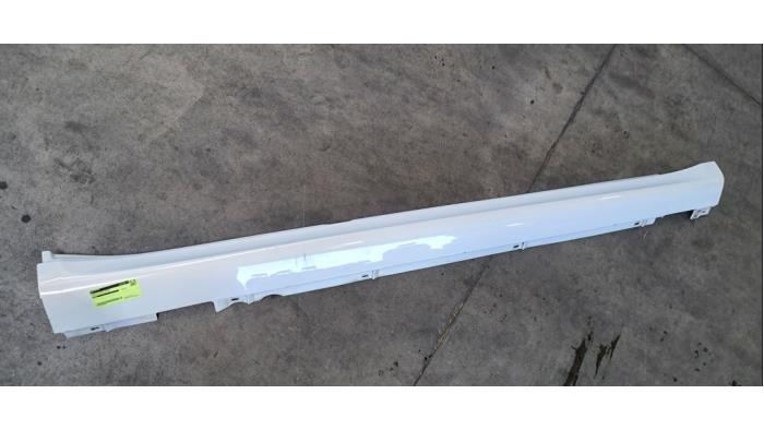 Marche-pied (list de couverture) droite Porsche Macan