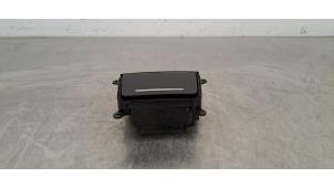 Gebruikte Opbergvak Audi A5 Sportback (F5A/F5F) Prijs € 36,30 Inclusief btw aangeboden door Autohandel Didier