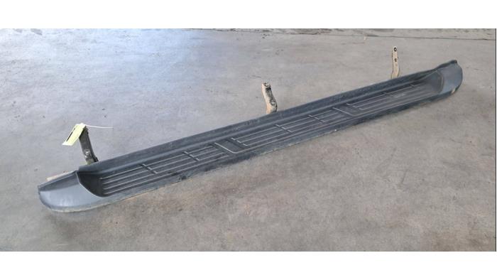 Marchepied gauche Toyota Hilux