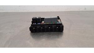 Gebruikte Zekeringkast Landrover Defender II 110 3.0 D300 MHEV Prijs € 133,10 Inclusief btw aangeboden door Autohandel Didier