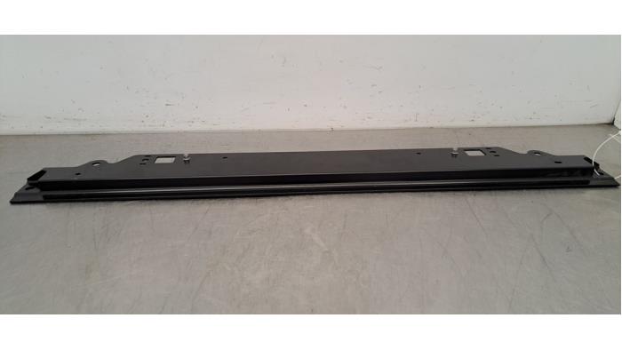 Barre radiateur Landrover Range Rover Sport