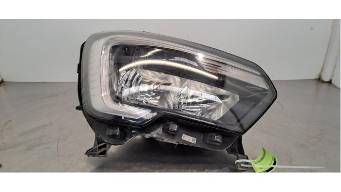 Phare droit Renault Master