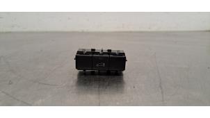 Gebruikte Schakelaar achterklep Citroen Jumpy 1.6 Blue HDi 115 Prijs € 30,25 Inclusief btw aangeboden door Autohandel Didier