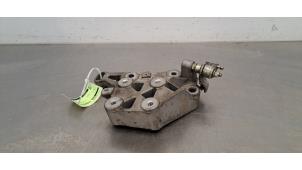 Gebruikte Versnellingsbak Steun Opel Movano 2.2 D 120 Prijs € 96,80 Inclusief btw aangeboden door Autohandel Didier