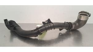 Gebruikte Intercooler Buis Renault Master III (FV) 2.3 dCi 135 16V FWD Prijs € 54,45 Inclusief btw aangeboden door Autohandel Didier