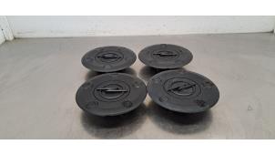 Gebruikte Wieldop set Opel Vivaro 2.0 CDTI 122 Prijs € 54,45 Inclusief btw aangeboden door Autohandel Didier