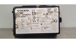 Gebruikte Wireless charger Volvo V60 II (ZW) 2.0 B3 16V Mild Hybrid Prijs € 133,10 Inclusief btw aangeboden door Autohandel Didier