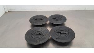 Gebruikte Wieldop set Opel Vivaro 2.0 Diesel 145 Prijs € 54,45 Inclusief btw aangeboden door Autohandel Didier