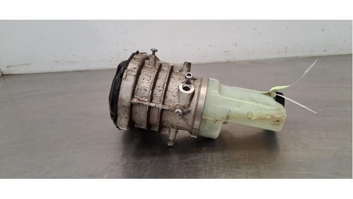 Pompe direction assistée Renault Master