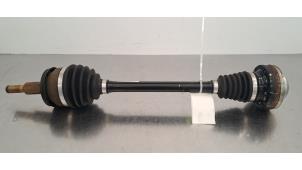 Gebruikte Aandrijfas links-voor Volkswagen Transporter T6 2.0 TDI Prijs € 133,10 Inclusief btw aangeboden door Autohandel Didier