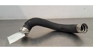 Gebruikte Intercooler Slang Peugeot 3008 III 1.6 16V Plug-in Hybrid 195 Prijs € 42,35 Inclusief btw aangeboden door Autohandel Didier