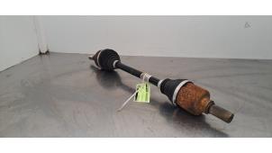 Gebruikte Homokineetas links-voor Peugeot 3008 III 1.6 16V Plug-in Hybrid 195 Prijs € 242,00 Inclusief btw aangeboden door Autohandel Didier