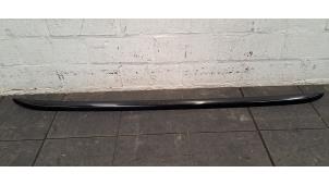 Gebruikte Dakrail rechts Peugeot 2008 (UD/UK/UR/US/UX) e-2008 50 kWh Prijs € 133,10 Inclusief btw aangeboden door Autohandel Didier