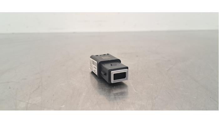 Prise USB Peugeot 2008