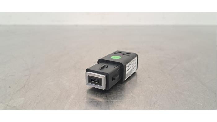 Prise USB Peugeot 2008
