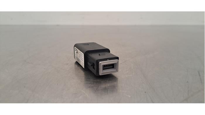 Prise USB Peugeot 2008