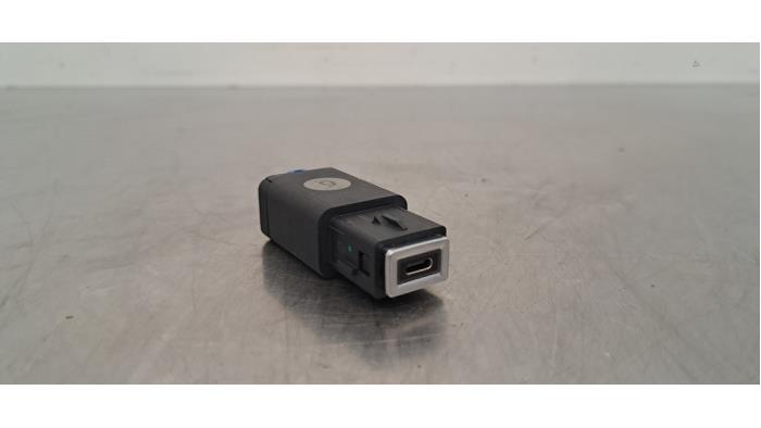 Prise USB Peugeot 2008