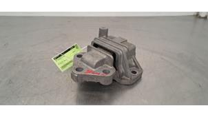 Gebruikte Versnellingsbak Steun Jeep Compass II (MP) 1.3 T4 130 16V Prijs € 66,55 Inclusief btw aangeboden door Autohandel Didier