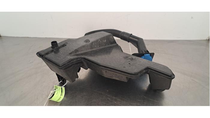 Réservoir lave-glace avant Audi E-Tron