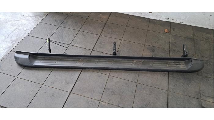 Marchepied droit Toyota Hilux