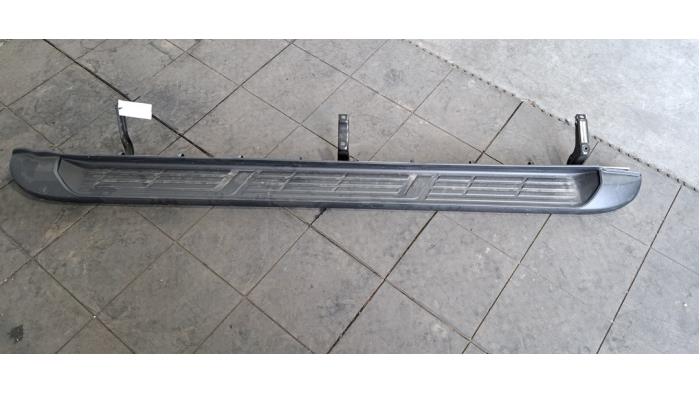 Marchepied droit Toyota Hilux