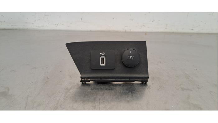 Connexion USB Ford Transit Custom