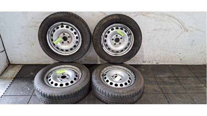 Kit jantes + pneumatiques Volkswagen Caddy