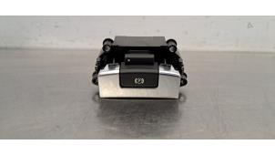 Gebruikte Handrem schakelaar Landrover Range Rover Velar (LY) 3.0 D300 AWD Prijs € 36,30 Inclusief btw aangeboden door Autohandel Didier